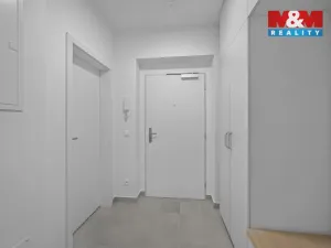 Prodej bytu 1+kk, Hradec Králové - Nový Hradec Králové, Antonína Petrofa, 32 m2