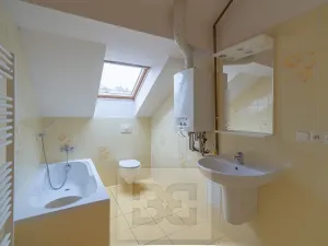 Pronájem bytu 1+kk, Praha - Vršovice, Krymská, 35 m2