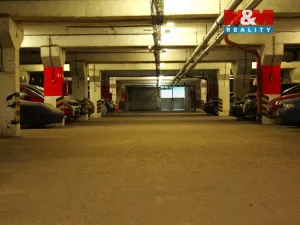 Pronájem garážového stání, Praha - Kamýk, Ve Lhotce, 12 m2