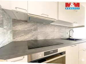Pronájem bytu 2+kk, Praha - Kobylisy, Famfulíkova, 44 m2