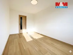 Pronájem bytu 2+kk, Praha - Kobylisy, Famfulíkova, 44 m2
