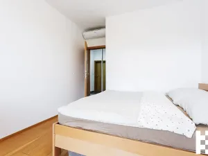 Pronájem bytu 3+kk, Praha - Hloubětín, Nademlejnská, 92 m2