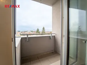 Pronájem bytu 1+kk, Velký Osek, U hřiště, 33 m2