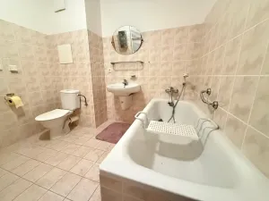 Pronájem bytu 1+kk, Praha, Jeřabinová, 43 m2