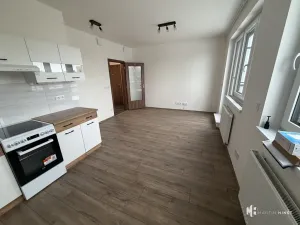 Pronájem bytu 1+kk, Praha - Hlubočepy, Fabiánové, 31 m2