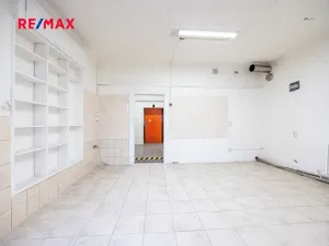 Pronájem obchodního prostoru, Praha - Dolní Počernice, Českobrodská, 66 m2