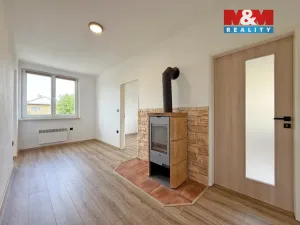 Prodej bytu 3+1, Černovice, Družstevní, 56 m2