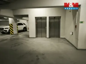 Pronájem garážového stání, Karlovy Vary, Divadelní náměstí, 19 m2