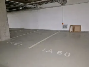 Pronájem garážového stání, Brno, třída Generála Píky, 15 m2