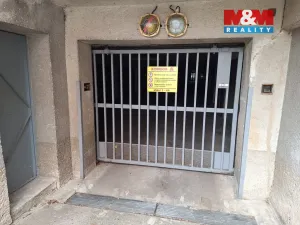 Pronájem garáže, Pardubice - Polabiny, kpt. Bartoše, 18 m2