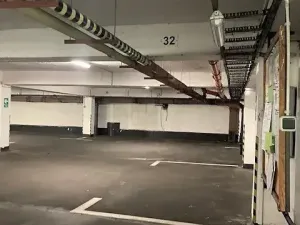 Prodej garážového stání, Praha, Na hroudě, 16 m2