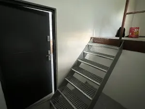 Prodej výrobních prostor, Praha - Horní Počernice, Komárovská, 210 m2