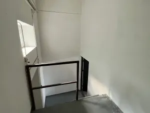 Pronájem obchodního prostoru, Praha - Horní Počernice, Komárovská, 210 m2