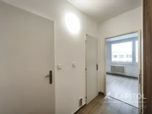 Pronájem bytu 1+1, Praha - Kobylisy, Šimůnkova, 31 m2