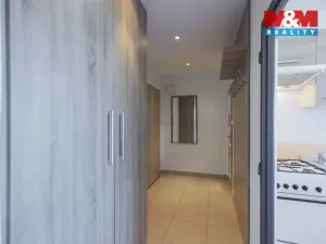 Pronájem bytu 1+1, Plzeň - Doubravka, Železničářská, 41 m2