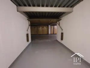 Pronájem garáže, Praha - Kobylisy, Čumpelíkova, 17 m2
