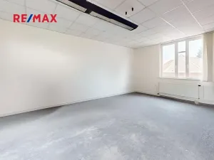 Pronájem skladu, Pardubice, Bohdanečská, 390 m2