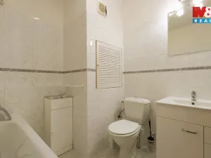 Pronájem bytu 1+kk, Praha - Troja, Svídnická, 28 m2