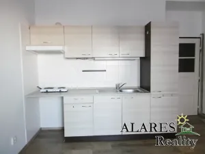 Pronájem bytu 1+kk, Praha - Smíchov, Křížová, 28 m2