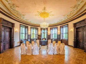 Pronájem komerční nemovitosti, Mirošov, náměstí Míru, 1364 m2