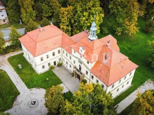 Pronájem komerční nemovitosti, Mirošov, náměstí Míru, 1364 m2