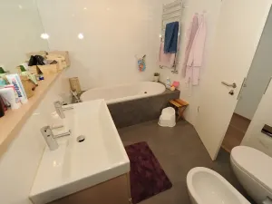 Pronájem rodinného domu, Praha - Horní Měcholupy, U Golfu, 227 m2