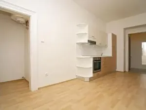 Pronájem bytu 2+kk, Praha - Vršovice, Žitomírská, 33 m2