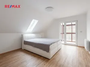 Prodej komerční nemovitosti, Měchenice, Hlavní, 330 m2