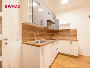 Pronájem bytu 2+kk, Praha - Vinohrady, Záhřebská, 49 m2