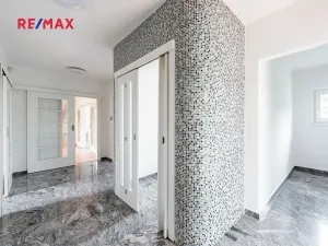 Prodej vily, Měchenice, Hlavní, 330 m2