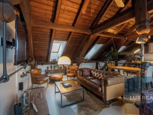 Prodej atypického bytu, Mikulov, Komenského, 164 m2