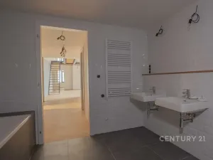 Prodej atypického bytu, Praha - Vysočany, Kolbenova, 181 m2