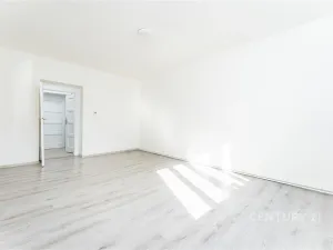 Pronájem bytu 2+kk, Praha, Biskupcova, 48 m2