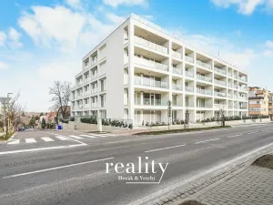 Pronájem garážového stání, Znojmo, Jarošova, 18 m2