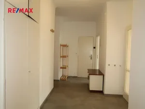 Pronájem bytu 2+1, Praha - Podolí, Podolská, 67 m2