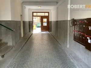 Pronájem garážového stání, Praha - Bubeneč, Eliášova, 10 m2