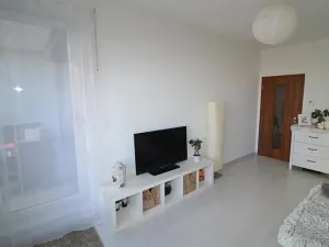 Pronájem bytu 2+1, Praha - Malešice, Počernická, 61 m2