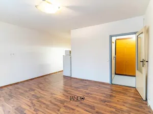 Pronájem bytu 1+kk, Brno, Irkutská, 33 m2