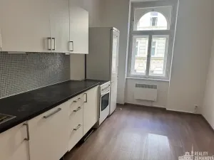 Pronájem bytu 2+kk, Praha - Vršovice, Charkovská, 39 m2