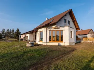 Prodej rodinného domu, Běrunice, Spojovací, 140 m2