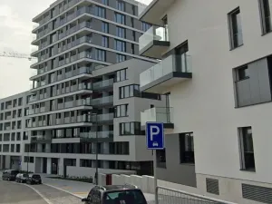 Pronájem garážového stání, Praha - Žižkov, Basilejské náměstí, 15 m2