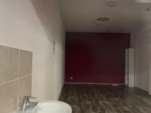Pronájem obchodního prostoru, Karlovy Vary, Divadelní náměstí, 30 m2