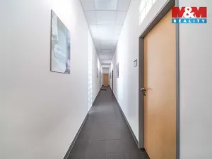 Pronájem kanceláře, Plzeň - Božkov, Božkovské náměstí, 467 m2