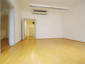 Pronájem kanceláře, Praha - Smíchov, Štefánikova, 70 m2