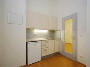 Pronájem kanceláře, Praha - Smíchov, Štefánikova, 70 m2