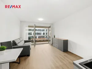 Pronájem bytu 1+kk, Praha - Hloubětín, Poděbradská, 33 m2