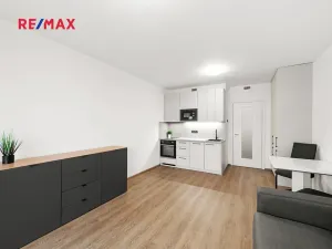 Pronájem bytu 1+kk, Praha - Hloubětín, Poděbradská, 33 m2