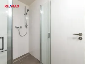 Pronájem bytu 1+kk, Praha - Hloubětín, Poděbradská, 33 m2