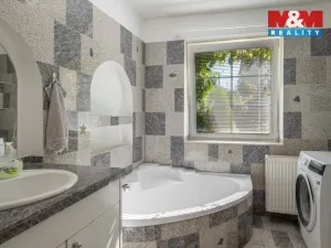 Prodej rodinného domu, Hajany, 285 m2