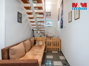 Prodej rodinného domu, Hajany, 285 m2